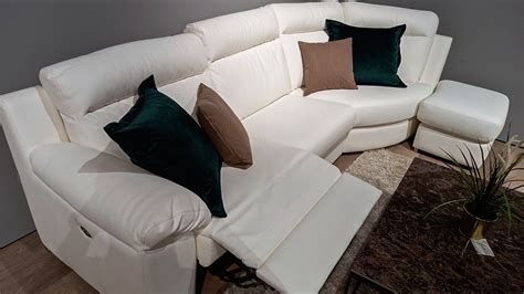 Divano Felisio, comfort con penisola e relax elettrico .